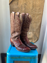Load image into Gallery viewer, Justin Cowboy Boots - Tall Burgundy - Size 7.5 M 9 W
