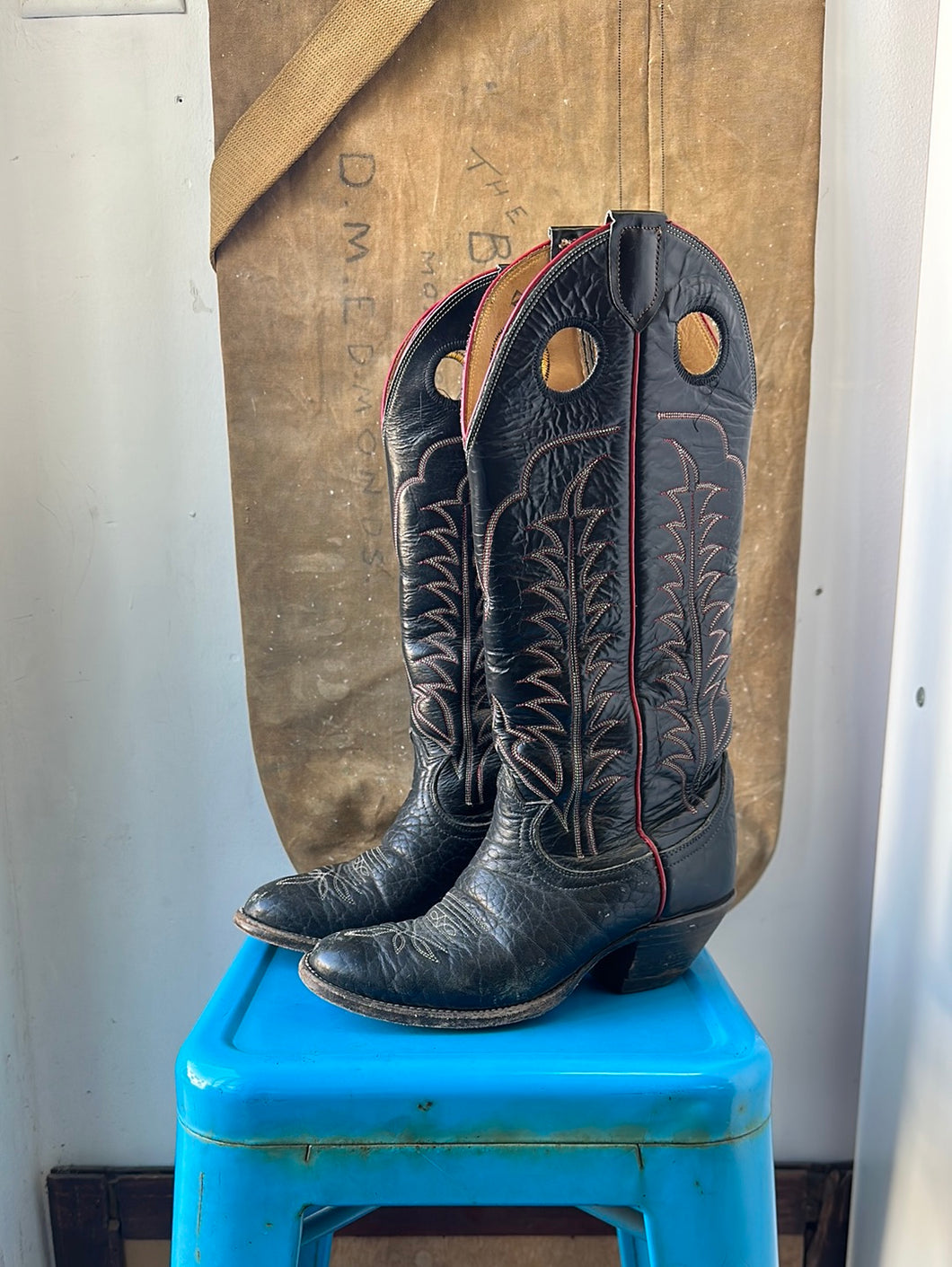 Tony Lama Cowboy Boots - Tall Black/Red - Size 6 W