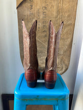 Load image into Gallery viewer, Justin Cowboy Boots - Tall Burgundy - Size 7.5 M 9 W
