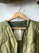 Load image into Gallery viewer, 1973 M65 Liner w/ Pockets and Patches
