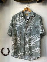 Load image into Gallery viewer, 1980s Winnie Fashion Hawaiian Shirt
