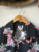 Load image into Gallery viewer, 1980s Hilo Hattie Hawaiian Shirt
