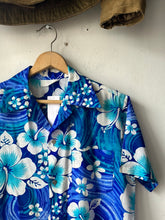 Load image into Gallery viewer, 1960s/70s Hawaiian Shirt
