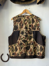 Load image into Gallery viewer, 1980s Sportflite Camo Hunting Vest
