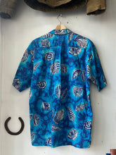 Load image into Gallery viewer, 1970s/&#39;80s Shell Hawaiian Shirt

