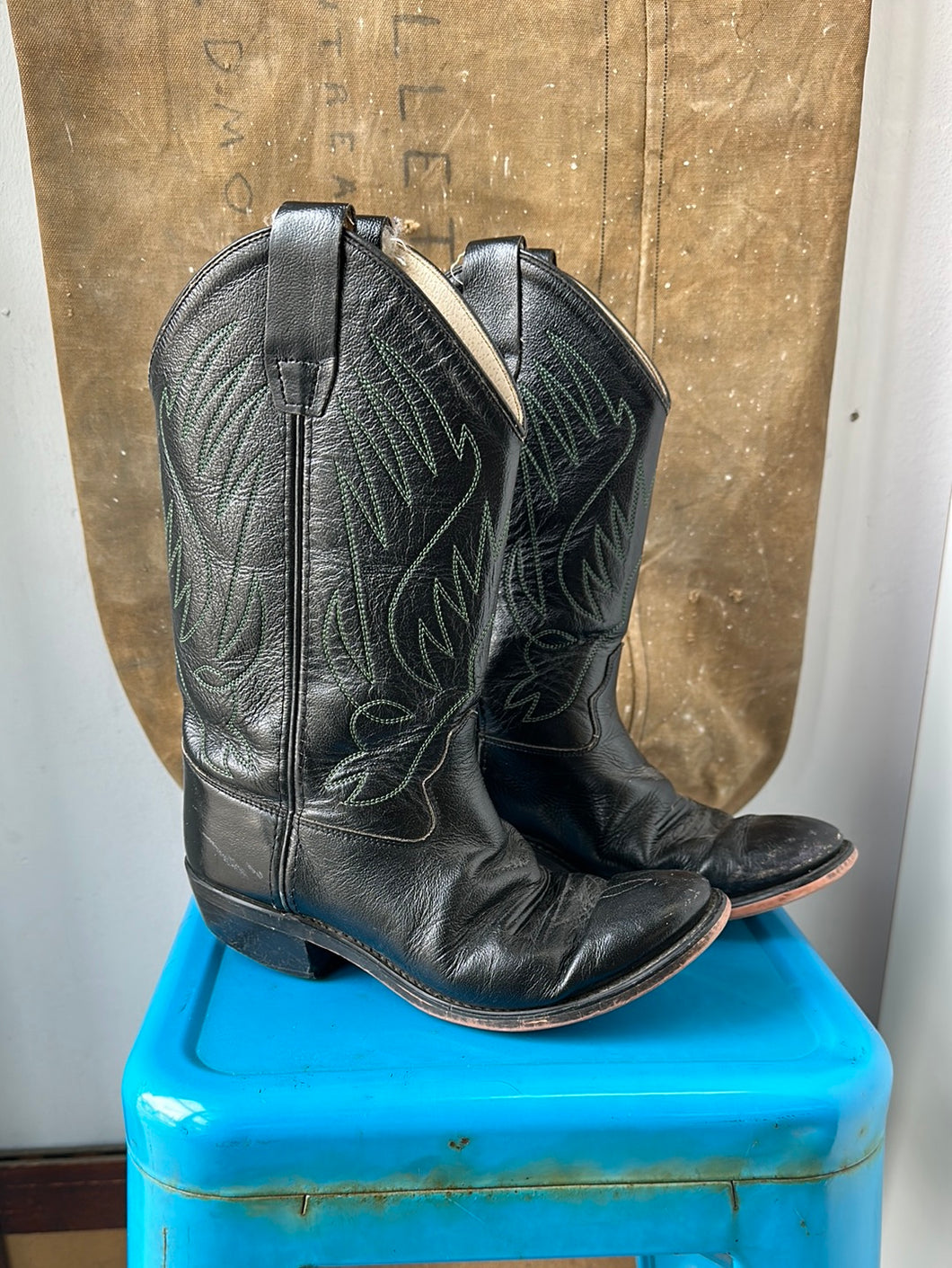 Old West Cowboy Boots - Black - 6/6.5 W