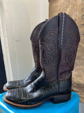 Load image into Gallery viewer, Lucchese Crocodile Cowboy Boots - Size 8 M 9.5 W
