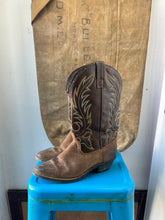 Load image into Gallery viewer, Laredo Cowboy Boots - Brown - Size 7 W
