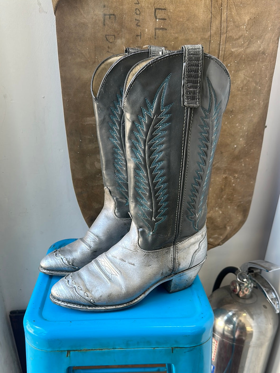 Texas Cowboy Boots Silver Size 7.5 M 9 W Coffee and Clothing
