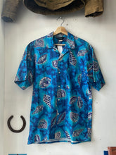 Load image into Gallery viewer, 1970s/&#39;80s Shell Hawaiian Shirt
