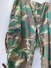 Load image into Gallery viewer, 1978 U.S. Army Woodland Camo Trousers 28”-34”×28.5
