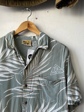 Load image into Gallery viewer, 1980s Winnie Fashion Hawaiian Shirt
