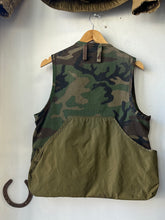 Load image into Gallery viewer, 1970s SafTBak Woodland Camo Hunting Vest
