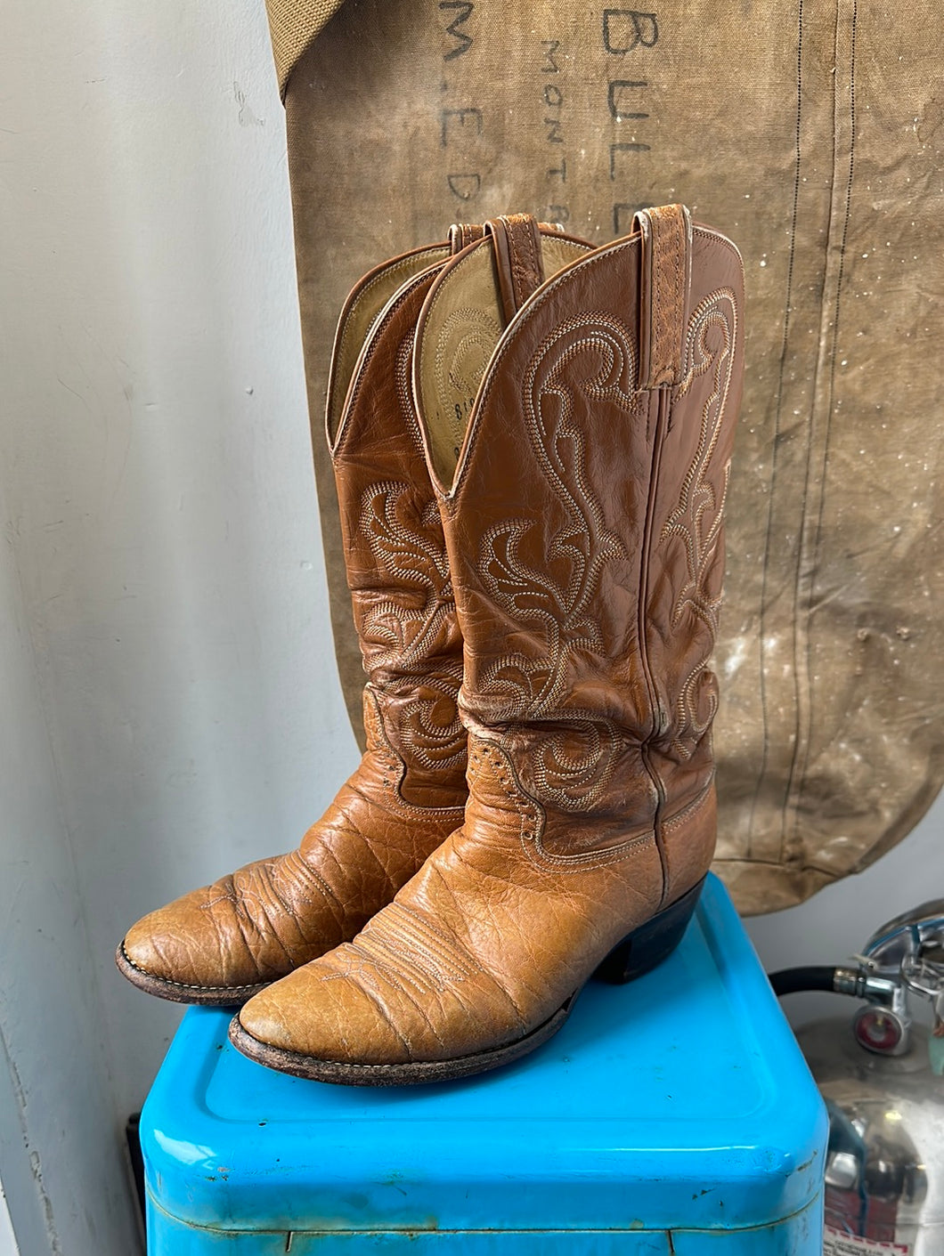Hondo Cowboy Boots - Size 8 M 9.5 W