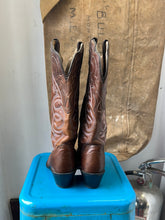 Load image into Gallery viewer, Justin Cowboy Boots - Brown - Size 6.5 W
