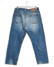 Load image into Gallery viewer, 1990s Levi&#39;s Regular Fit - 34x29
