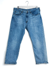 Load image into Gallery viewer, Wranglers - Relaxed Fit 36x28.5
