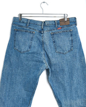 Load image into Gallery viewer, Wranglers - Relaxed Fit 36x28.5
