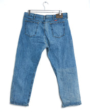 Load image into Gallery viewer, Wranglers - Relaxed Fit 36x28.5
