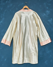 Load image into Gallery viewer, 1950s Embroidered Satin Robe
