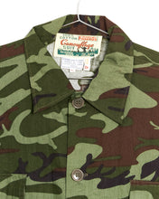 Load image into Gallery viewer, 1990s World Famous Woodland Camo Shirt
