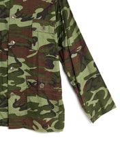 Load image into Gallery viewer, 1990s World Famous Woodland Camo Shirt
