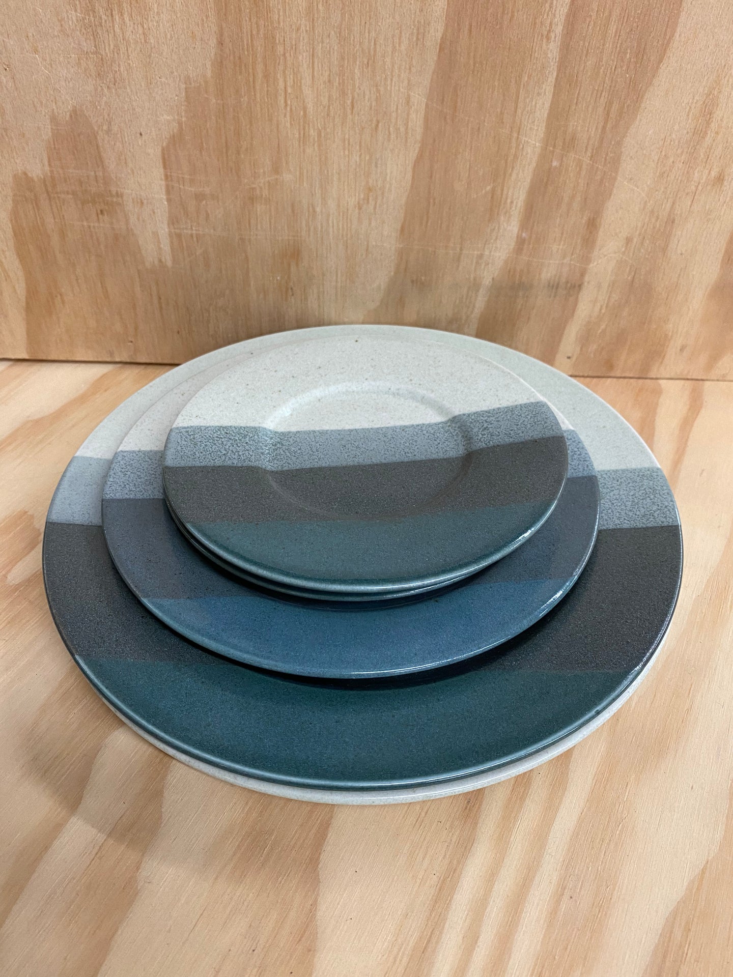 Mikasa Striped Plate Set