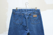 Load image into Gallery viewer, 1970s Wrangler Denim 36x31
