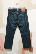 Load image into Gallery viewer, Levi&#39;s 501 Selvedge 31x28
