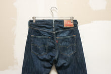 Load image into Gallery viewer, Levi&#39;s 501 Selvedge 31x28
