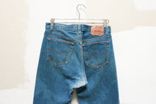 Load image into Gallery viewer, Levi&#39;s 501 31x34
