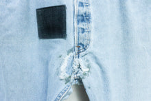 Load image into Gallery viewer, Levi&#39;s 501 35x37 Mended
