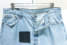 Load image into Gallery viewer, Levi&#39;s 501 35x37 Mended
