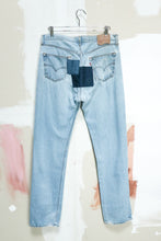 Load image into Gallery viewer, Levi&#39;s 501 35x37 Mended
