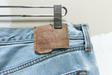 Load image into Gallery viewer, Levi&#39;s 501 35x37 Mended
