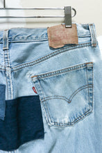 Load image into Gallery viewer, Levi&#39;s 501 35x37 Mended
