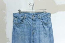 Load image into Gallery viewer, Levi&#39;s 501 36x33
