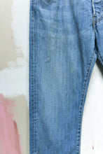 Load image into Gallery viewer, Levi&#39;s 501 36x33
