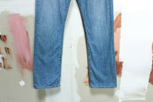 Load image into Gallery viewer, Levi&#39;s 501 36x33

