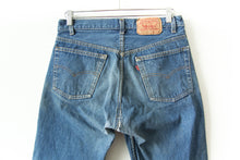 Load image into Gallery viewer, Levi&#39;s 501 30x35
