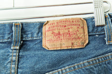 Load image into Gallery viewer, Levi&#39;s 501 30x35
