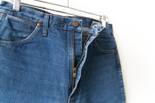 Load image into Gallery viewer, Wrangler Denim 31x34
